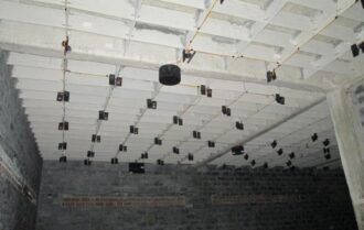 Bố trí đi loa trong nhà yến giúp âm thanh đồng đều