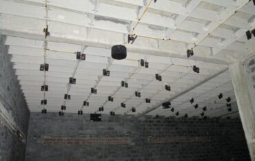 Bố trí đi loa trong nhà yến giúp âm thanh đồng đều