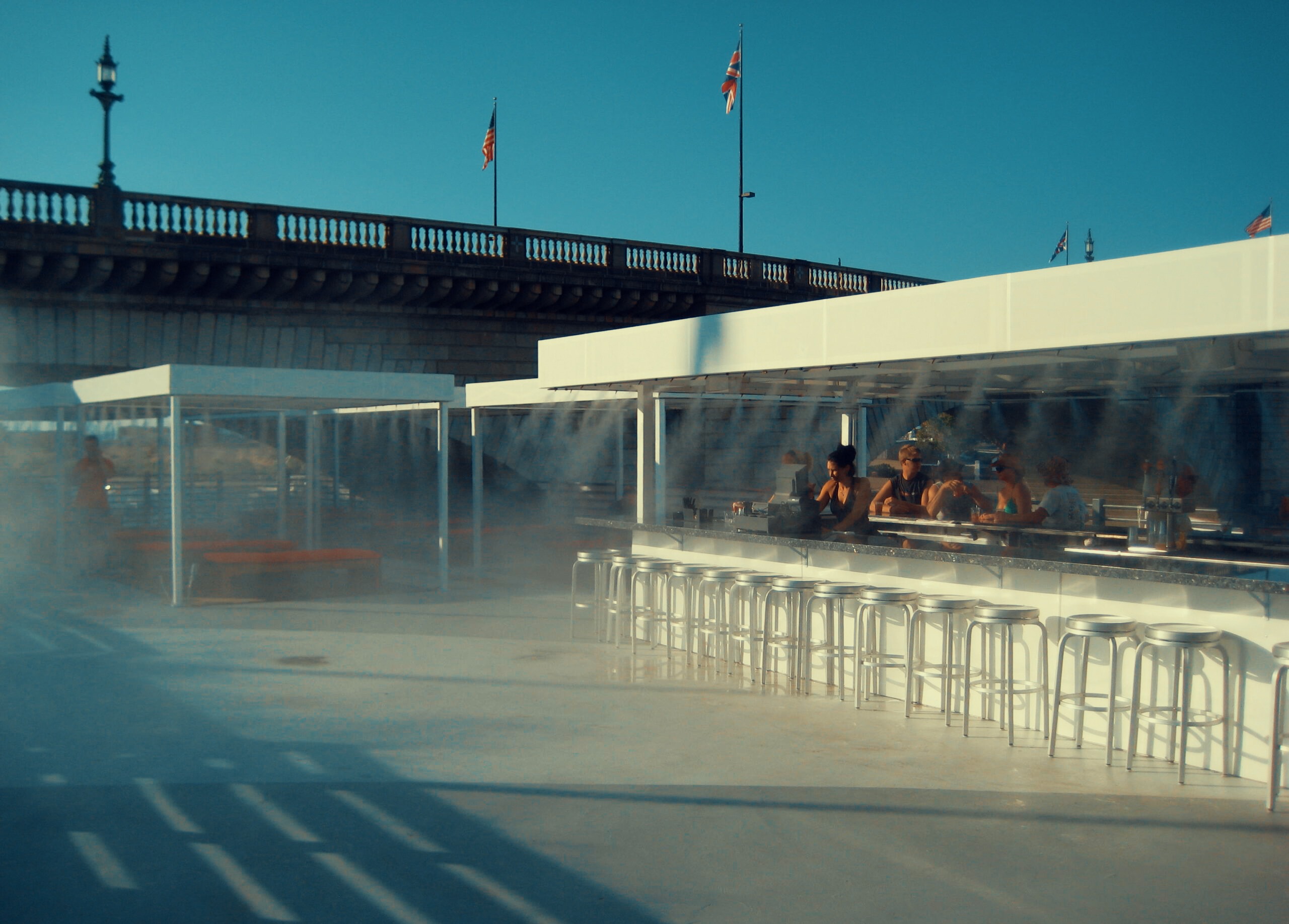 Máy phun sương làm mát quán cafe